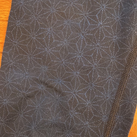 Cropped lululemon leggings - Picture 2 of 4